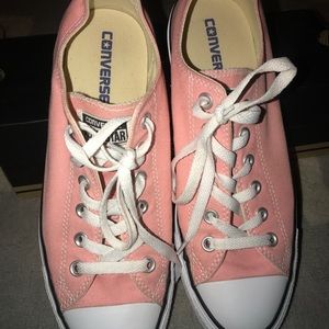 Women’s or men’s baby pink low cut converse